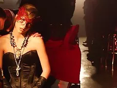 La sensuale mora Zuzu Sweet si sta godendo il sesso duro nella posa pompino al cinema porno da cowgirl
