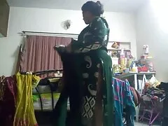 La splendida MILF tettona Morgan Leigh accarezza un enorme video di un pompino pene sotto il sole