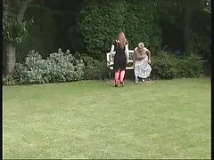 La piccola video pompini italiani adolescente rossa Nikki Knightly scopa con un papà fortunato