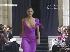 La bella mora Jennifer White si fa video porno di pompini scopare la faccia da una grossa erezione