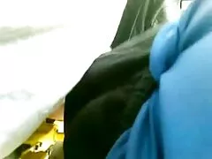 La bionda riccia dall'aspetto carino Bonnie Grey sta succhiando un bel cazzo video gratis bocchini nero