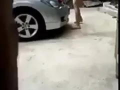 La cagna tettona Ashley Adams tradisce suo marito con un pompino a gola profonda nuovo amico