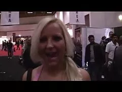 Karla Kushand Jill Kassidy stanno tornando video porno pompino gay a casa solo per scopare sul letto
