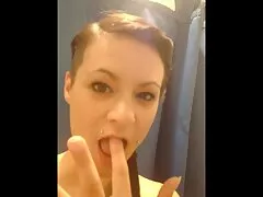 La giovane video bocchino amatoriale ragazza dalle grandi tette Charly Summer tradisce il suo fidanzato