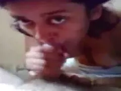 La ragazza naturale dall'aspetto carino Ivana Sugar cavalca su un video vecchie pompinare palo duro