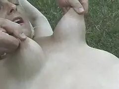 La bella pompino con ingoio xxx mora Tara Holiday viene ben scopata da un grosso pene