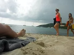 La sensuale bomba tatuata video pompini milf Aria Kai sente un grosso cazzo nel suo buco affamato