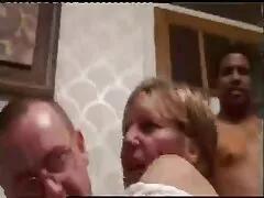 Niki Snow, pulcino dal fondo grosso, si diverte a cavalcare un cazzo malena pompino intenso